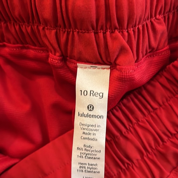 Lululemon Hotty Hot shorts - 2.5 inch, size 10. - Picture 5 of 5